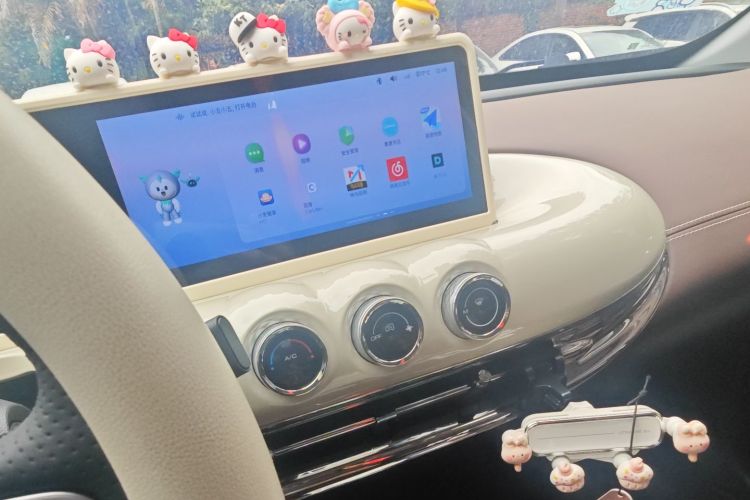 五菱汽车 五菱缤果 2023款 333km 灵犀互联+款中控内饰16