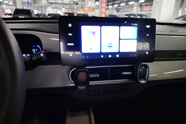 吉利银河 2025款 210km 熊猫骑士中控内饰16