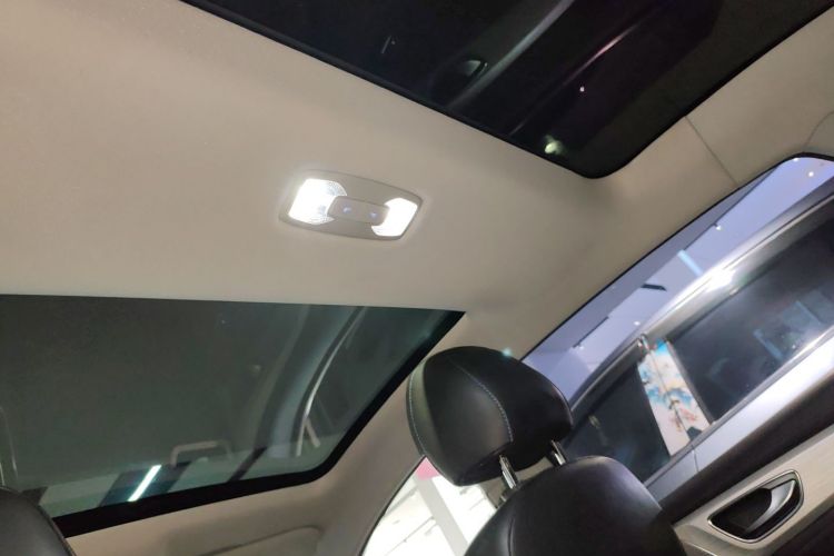 飞凡汽车 飞凡ER6 2020款 620km 智享版中控内饰22