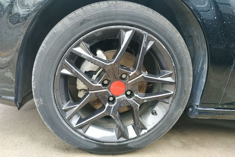 东风风神 奕炫 2021款 230T 自动追影骑士版车身外观6007