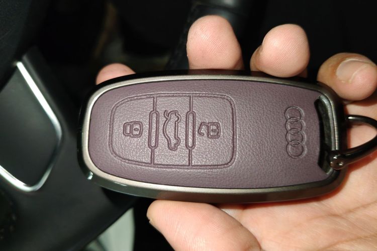 奥迪A7 2013款 35 FSI quattro进取型中控内饰7001