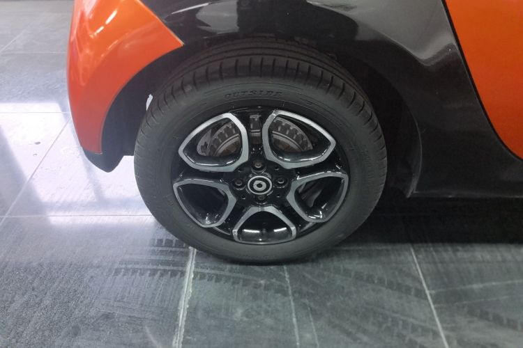 smart forfour 2018款 1.0L 52千瓦激情版车身外观6008