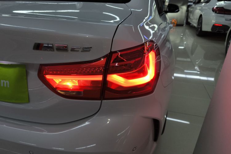 宝马1系 2021款 120i M运动曜夜版车身外观9