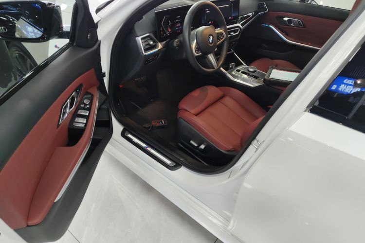 宝马3系 2023款 325i M运动曜夜套装中控内饰20