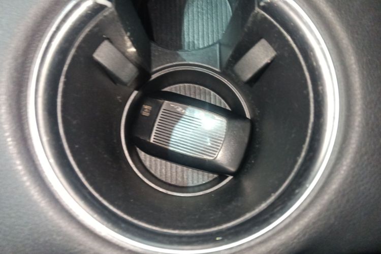 丰田 威飒 2022款 2.0L CVT两驱豪华版中控内饰7001