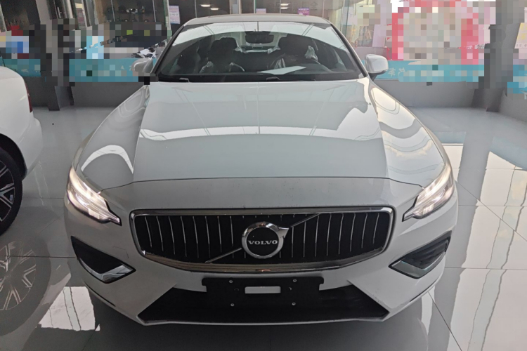 沃尔沃S60 2026款 B4 智逸豪华版车身外观2