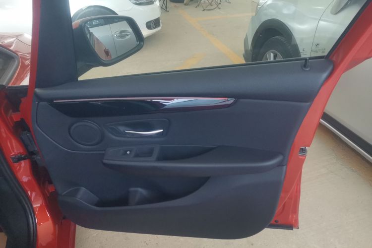 宝马2系旅行车 2016款 218i 运动设计套装中控内饰42