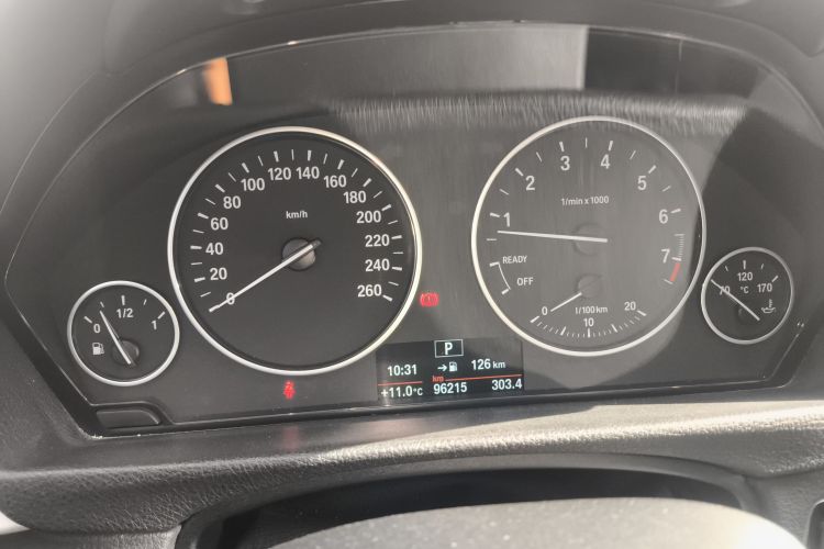 宝马3系GT 2016款 320i 时尚型中控内饰14