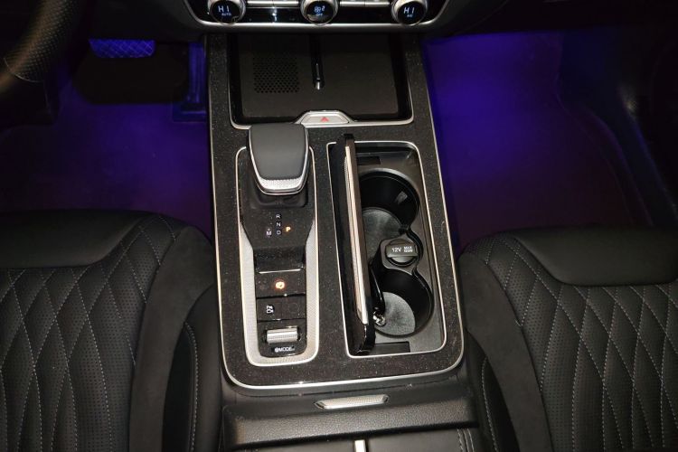 红旗HS5 2023款 2.0T 旗享Pro版中控内饰18