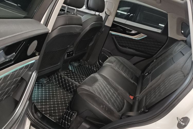 红旗HS5 2019款 2.0T 智联旗享四驱版中控内饰7004