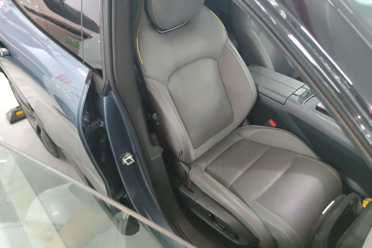 领克08 EM-P 2025款 220km 四驱性能Halo局部细节41