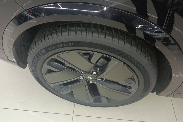 理想汽车 理想L9 2025款 Ultra 智能焕新版车身外观6008