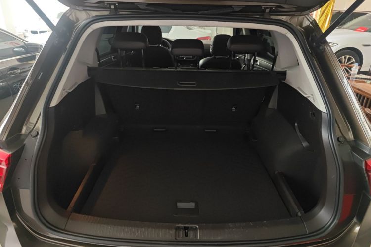 大众 途观L 2018款 330TSI 自动两驱豪华版机舱底盘23