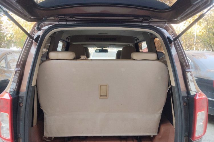 五菱汽车 五菱宏光 2019款 1.5L S舒适型国VI LAR机舱底盘23