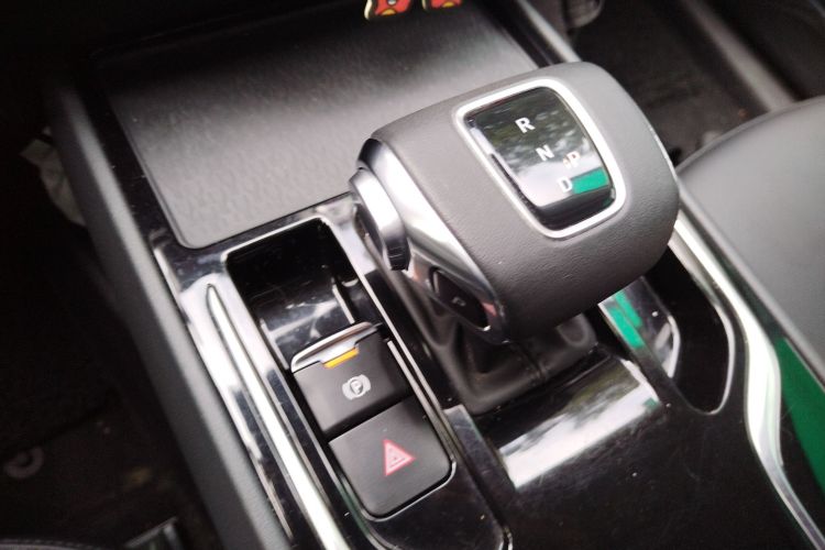 红旗E-QM5 2022款 431km 充电乐享版中控内饰18