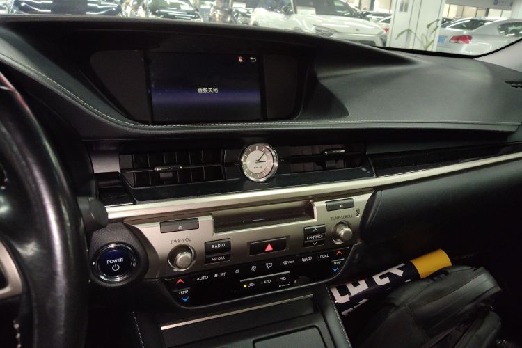 雷克萨斯ES 2015款 300h 舒适版中控内饰16