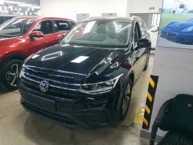 大众 途观L 2025款 出众款 300TSI 自动两驱龙腾版