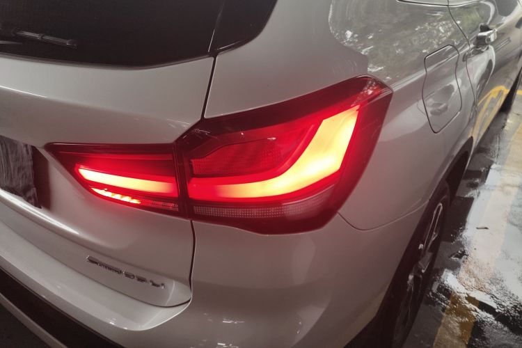 宝马X1 2022款 sDrive25Li 领先型车身外观9