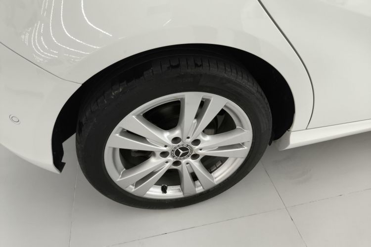 奔驰A级(进口) 2018款 A 200 动感型车身外观6008