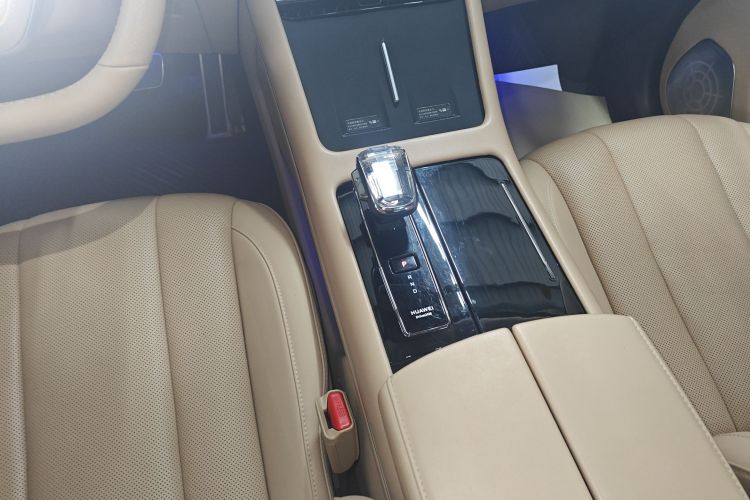 鸿蒙智行 问界M7 2024款 1.5T 智驾四驱Ultra版 5座中控内饰18