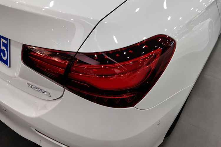 奔驰A级 2024款 改款 A 200 L 时尚型车身外观9