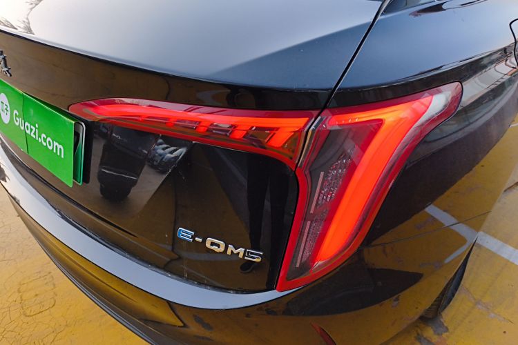 红旗E-QM5 2023款 改款 基础出行版车身外观9