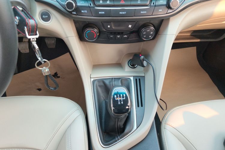 别克 英朗 2016款 15N 手动精英型中控内饰18