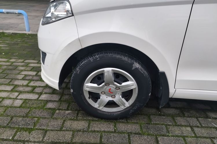 五菱汽车 五菱宏光 2018款 1.2L 经典款S基本型车身外观6007