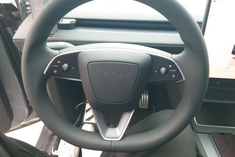 特斯拉 Model Y 2025款 改款 长续航全轮驱动版中控内饰18