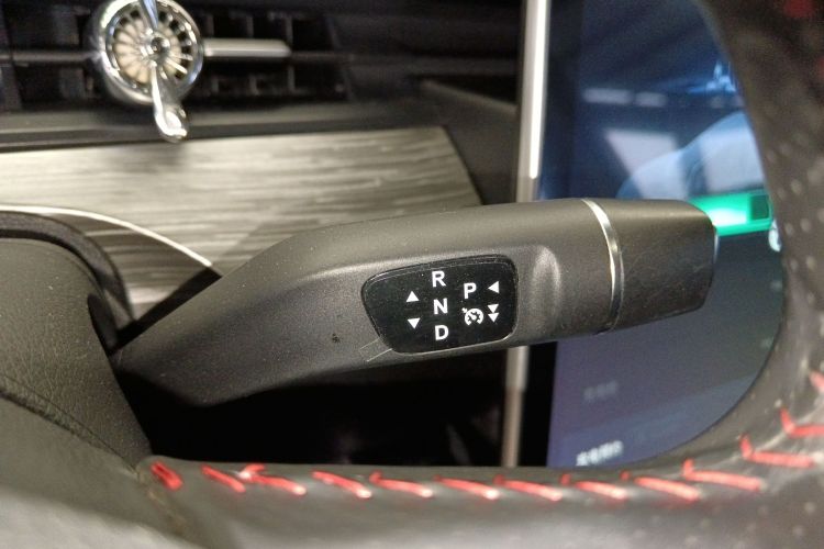 哪吒汽车 哪吒V 2022款 潮 400 Lite中控内饰18