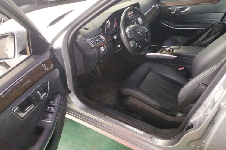 奔驰E级 2015款 E 200 L中控内饰20