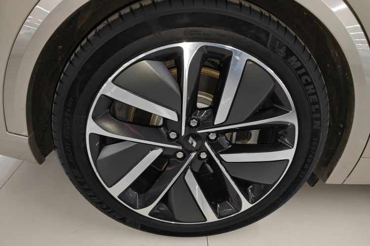 理想汽车 理想L9 2022款 Max车身外观6008