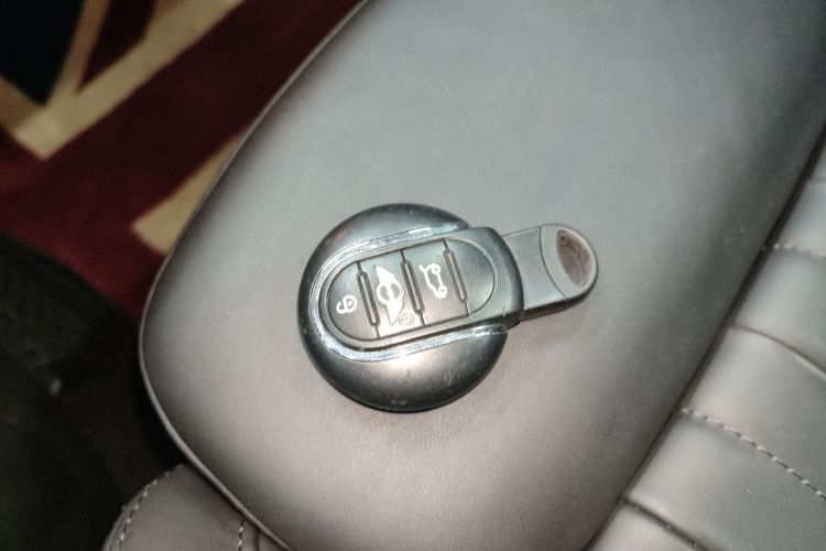 MINI 2016款 2.0T COOPER S 先锋派中控内饰11