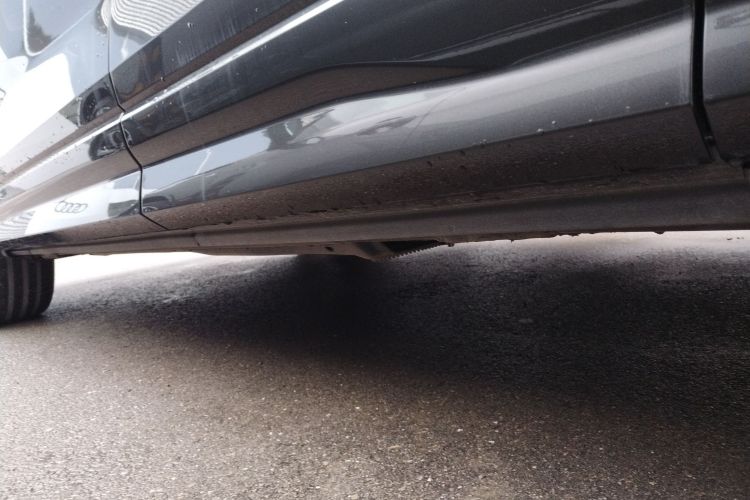 奥迪Q2L 2023款 35TFSI 豪华动感型机舱底盘30