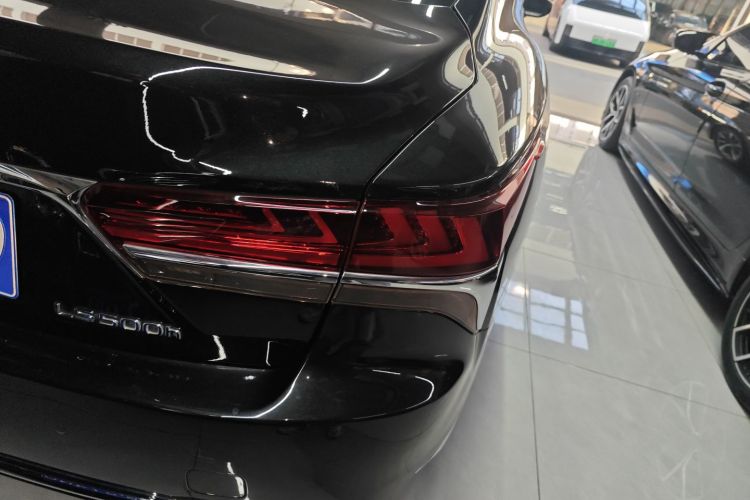 雷克萨斯LS 2020款 500h 卓越版 国VI车身外观9