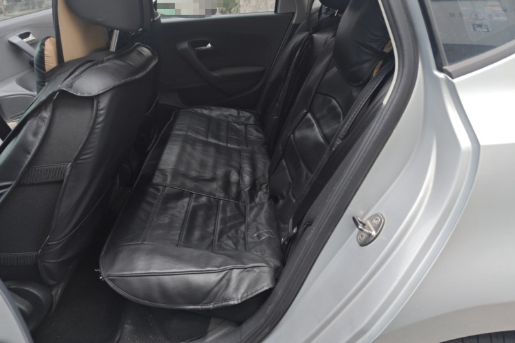 大众 Polo 2013款 1.4L 手动风尚版中控内饰21