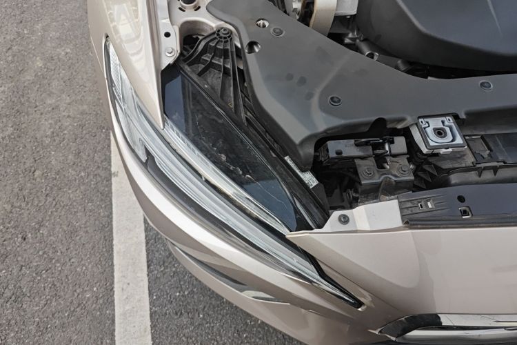 沃尔沃S60 2025款 B4 智逸豪华版机舱底盘25