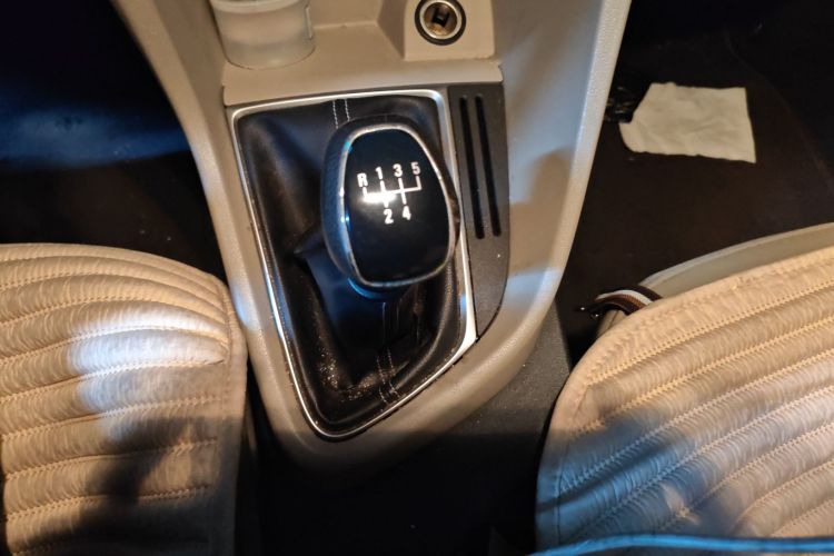 别克 英朗 2016款 15N 手动豪华型中控内饰18