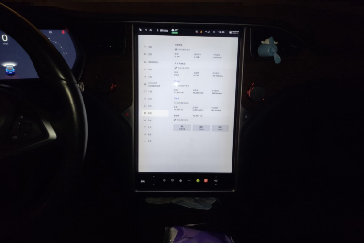 特斯拉 2017款 Model S 75D 标准续航版中控内饰16