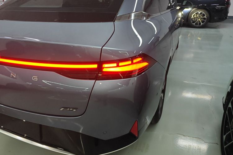 小鹏P5 2021款 550E车身外观6006