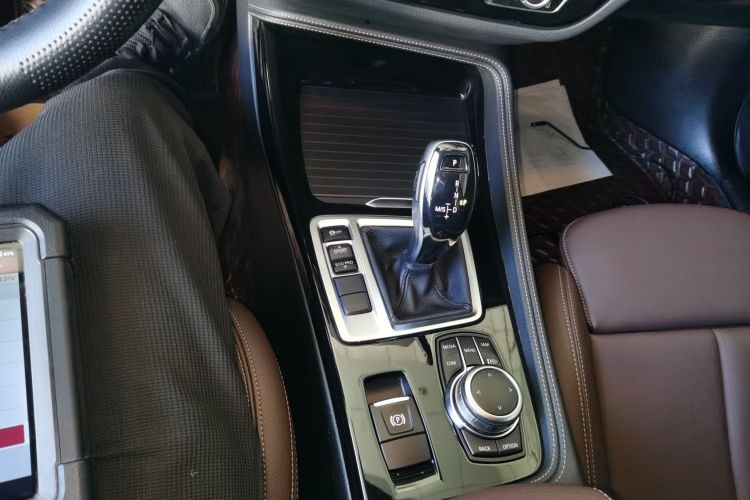 宝马1系 2023款 120i M运动曜夜版中控内饰18