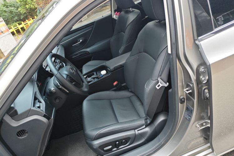 雷克萨斯ES 2023款 200 卓越版中控内饰19