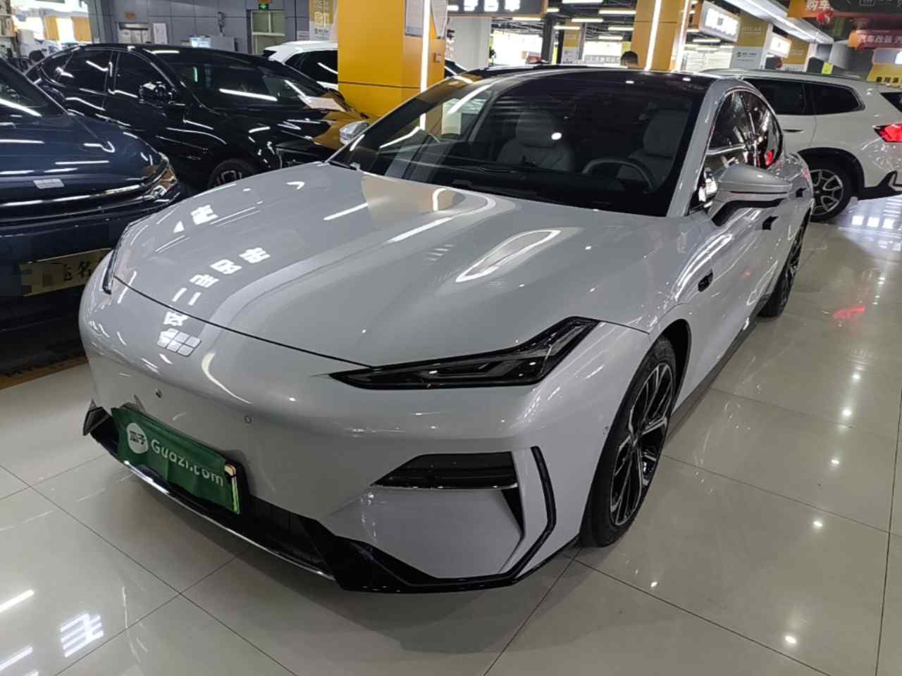 吉利银河 银河E8 2025款 700km 远航智驾版(2)