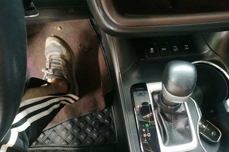 丰田 汉兰达 2015款 2.0T 四驱豪华版 7座局部细节18