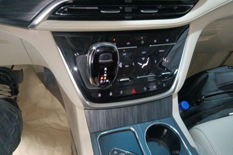 别克GL8 2022款 ES陆尊 653T 尊享型中控内饰18