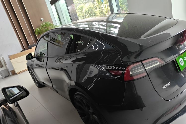 特斯拉 Model Y 2024款 后轮驱动版车身外观4