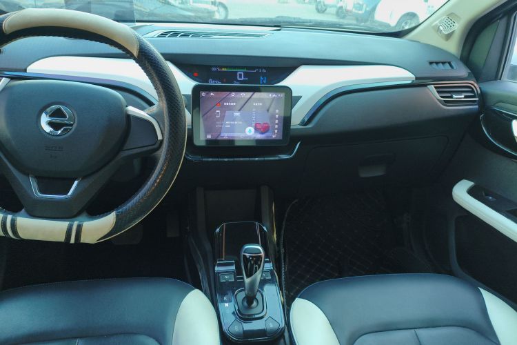 江铃集团新能源 易至EV3 2019款 酷跑版中控内饰16