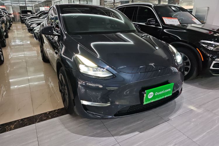 特斯拉 Model Y 2024款 长续航全轮驱动版车身外观3