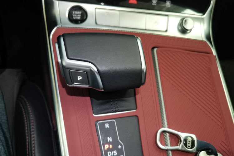 奥迪A6L 2024款 45 TFSI 臻选动感型中控内饰18