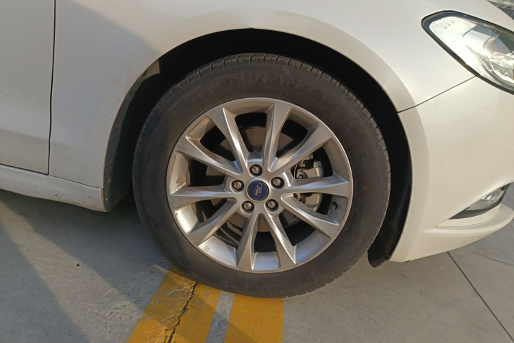 福特 蒙迪欧 2017款 EcoBoost 180 时尚型车身外观10